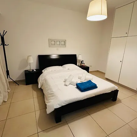 Elysia Park 2 Bedroom Apartment With Resort-Style Pool דירה פאפוס