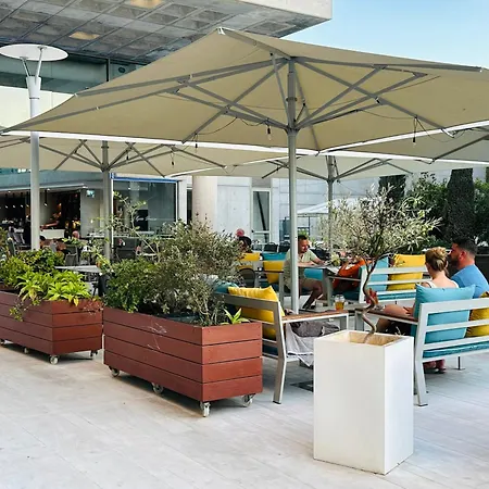 Elysia Park 2 Bedroom Apartment With Resort-Style Pool דירה פאפוס