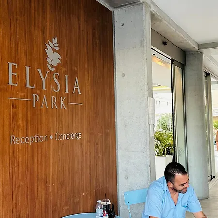 Elysia Park 2 Bedroom Apartment With Resort-Style Pool