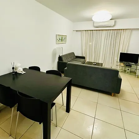 Elysia Park 2 Bedroom Apartment With Resort-Style Pool דירה פאפוס