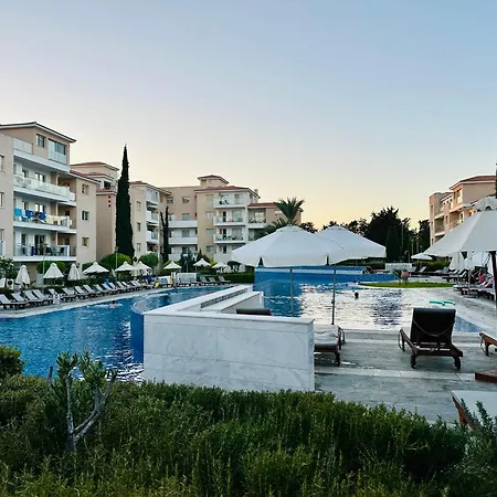 Elysia Park 2 Bedroom Apartment With Resort-Style Pool Apartament *